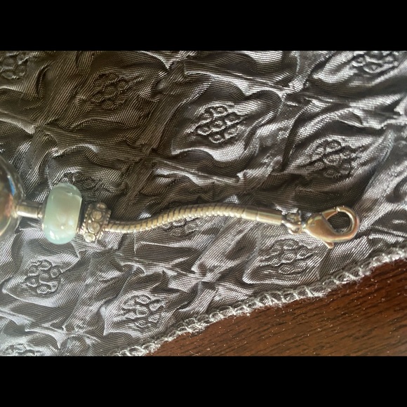 NWOT Caravelle by Bulova Charm Watch -adjustable bracelet. Glass & crystal beads - Picture 4 of 7